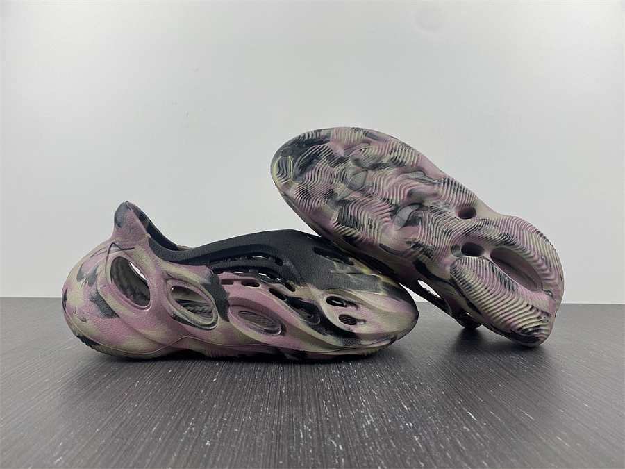 adidas Yeezy Foam RNR MX Carbon IG9562 KICKHUB